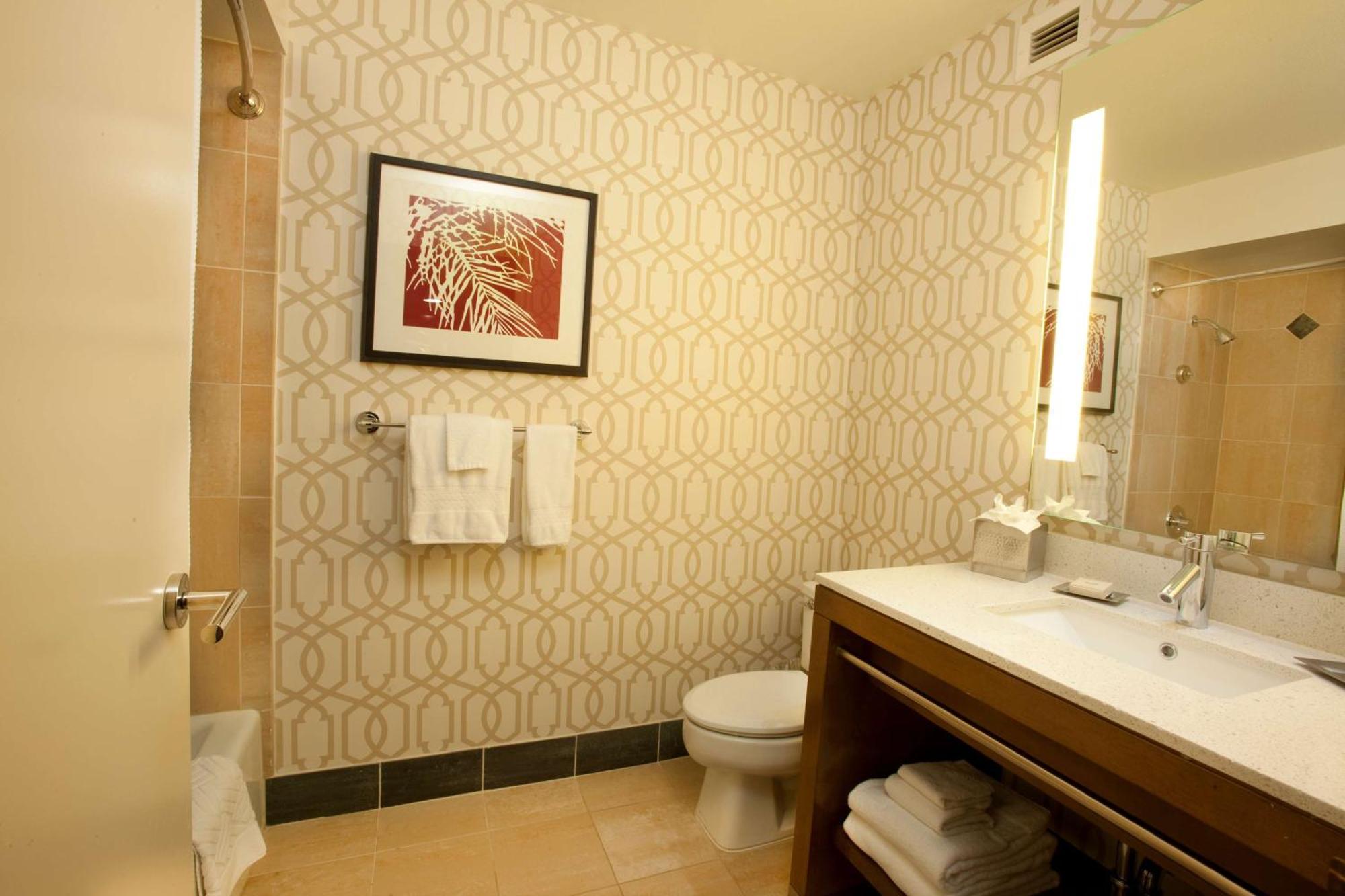 King Room - Pool Side (No Resort Fees)